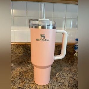 Stanley 40oz Travel Quencher cup -
Peach Colorblock
